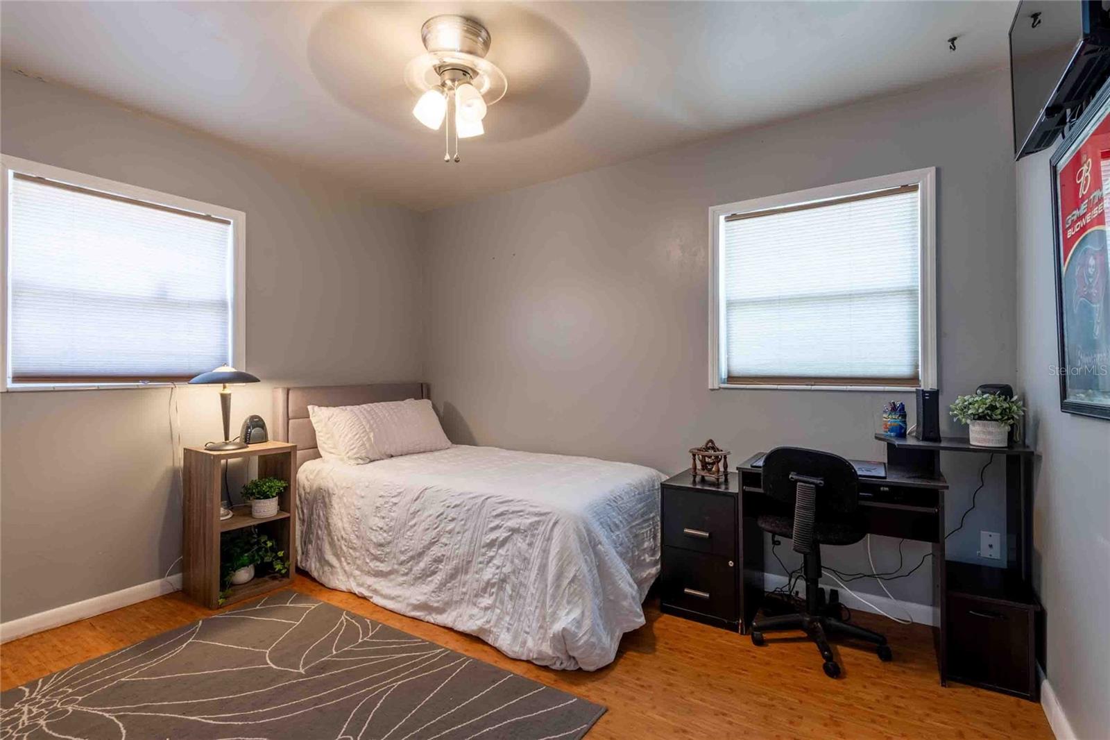 Listing photo id 11 for 7003 Howard Avenue