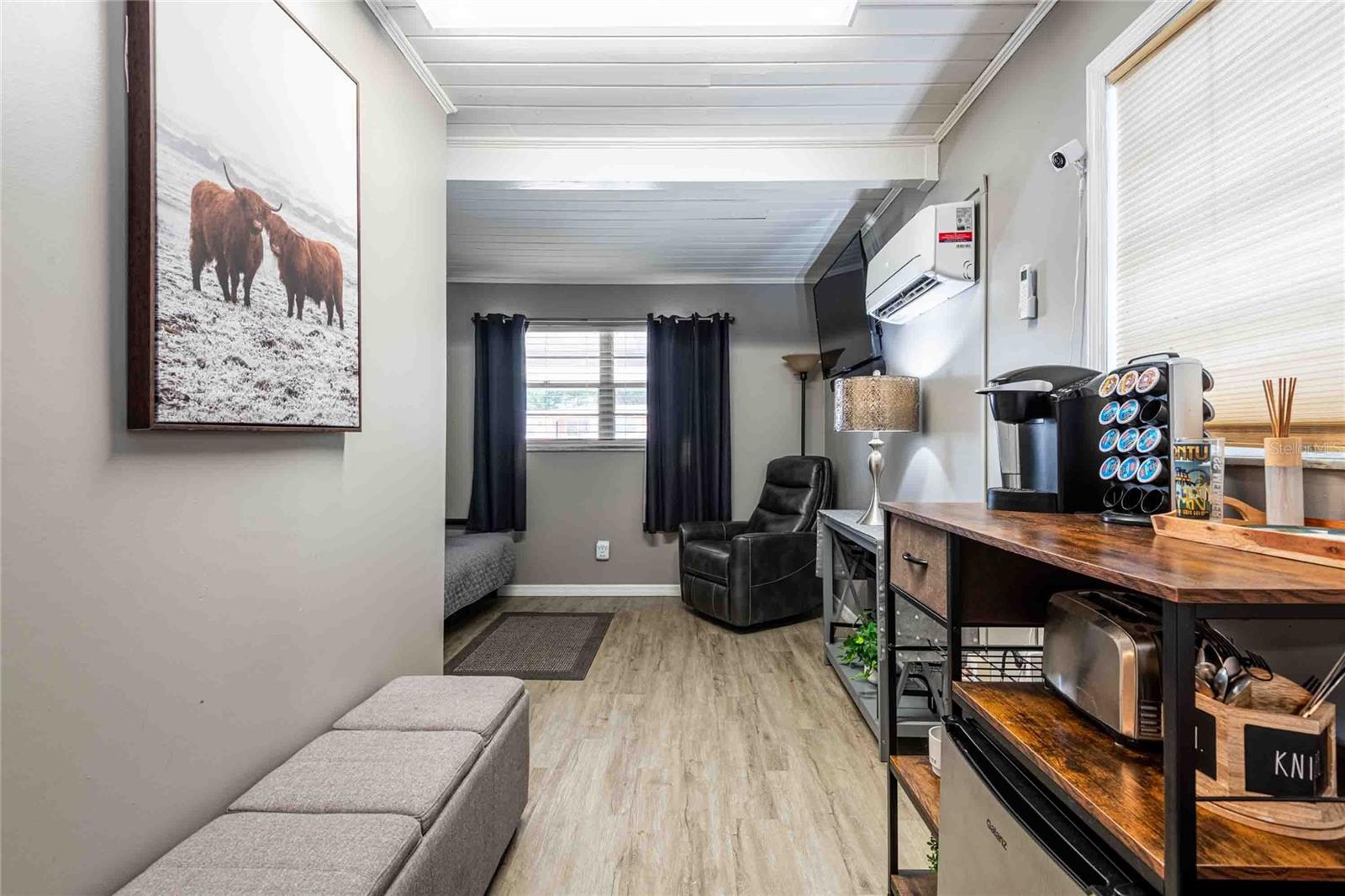 Listing photo id 16 for 7003 Howard Avenue