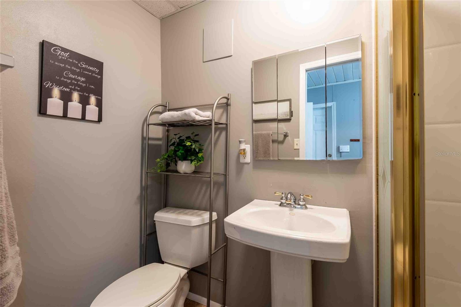 Listing photo id 19 for 7003 Howard Avenue