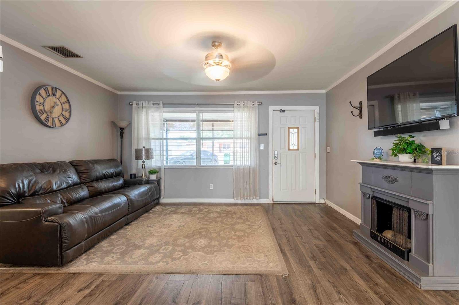 Listing photo id 1 for 7003 Howard Avenue