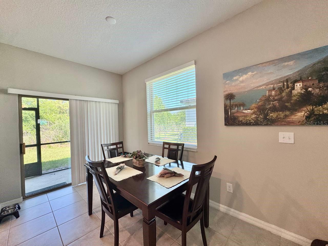 Listing photo id 9 for 3587 Bellmeade Court 3587