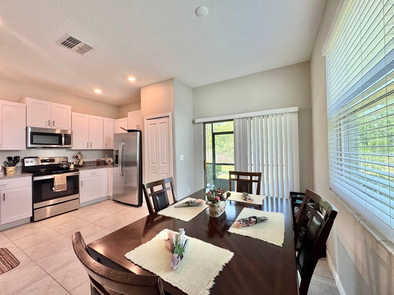 Listing photo id 10 for 3587 Bellmeade Court 3587