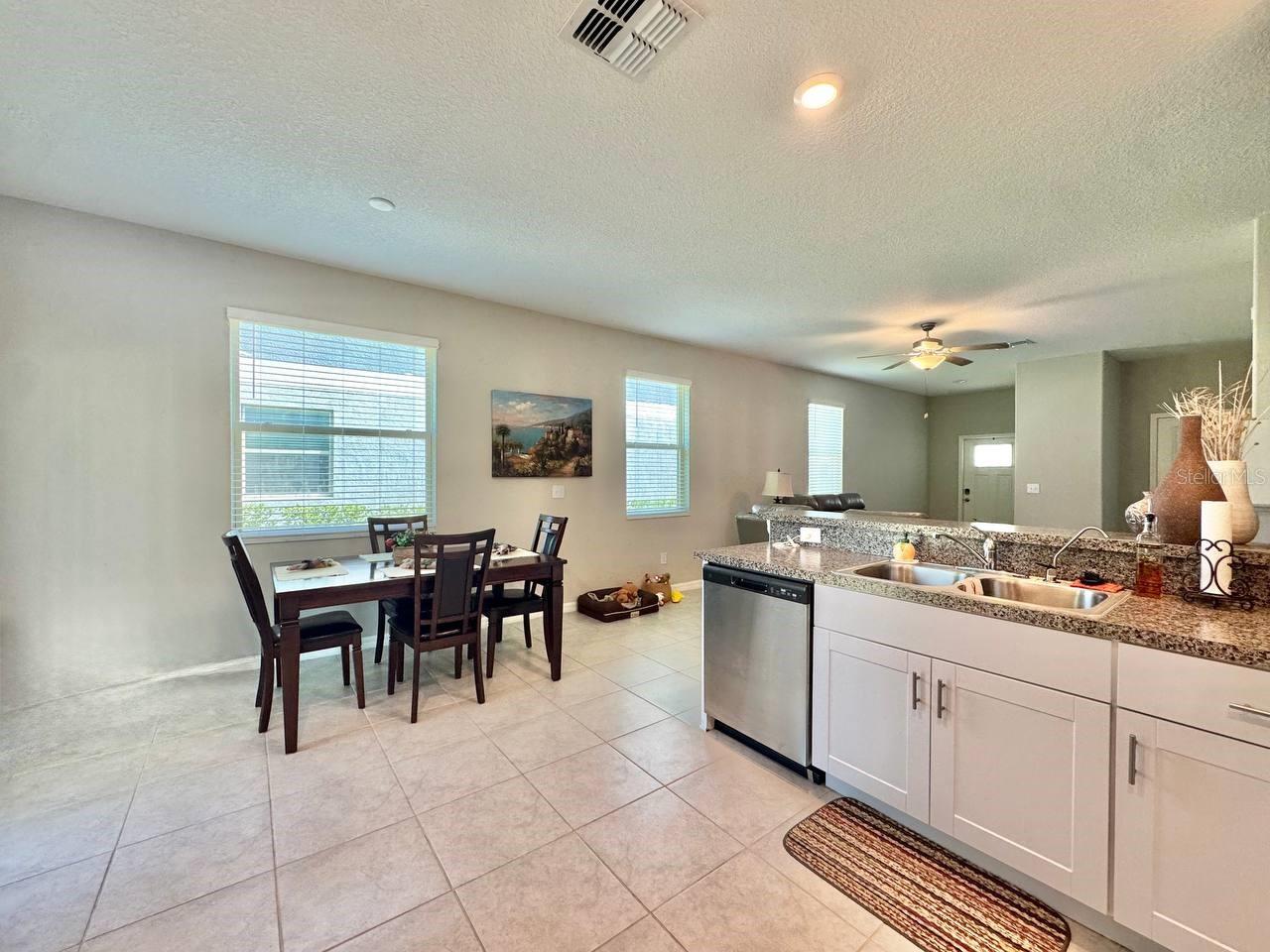 Listing photo id 12 for 3587 Bellmeade Court 3587