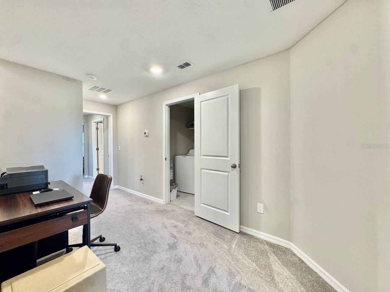 Listing photo id 14 for 3587 Bellmeade Court 3587