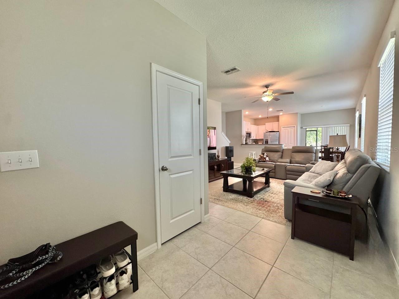 Listing photo id 2 for 3587 Bellmeade Court 3587