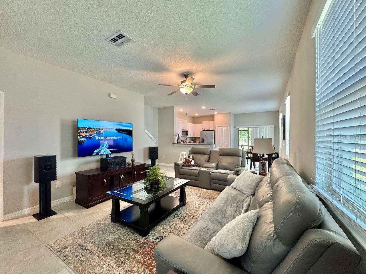 Listing photo id 3 for 3587 Bellmeade Court 3587