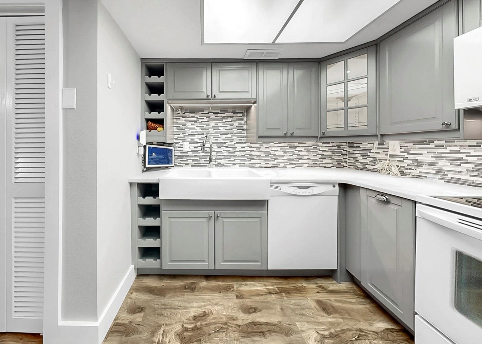 Image 17 of 41 For 6504 Surfside Boulevard 4