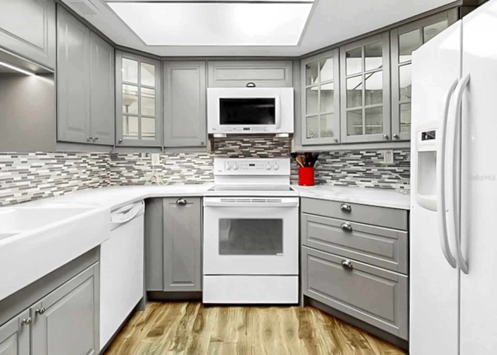 Image 18 of 41 For 6504 Surfside Boulevard 4