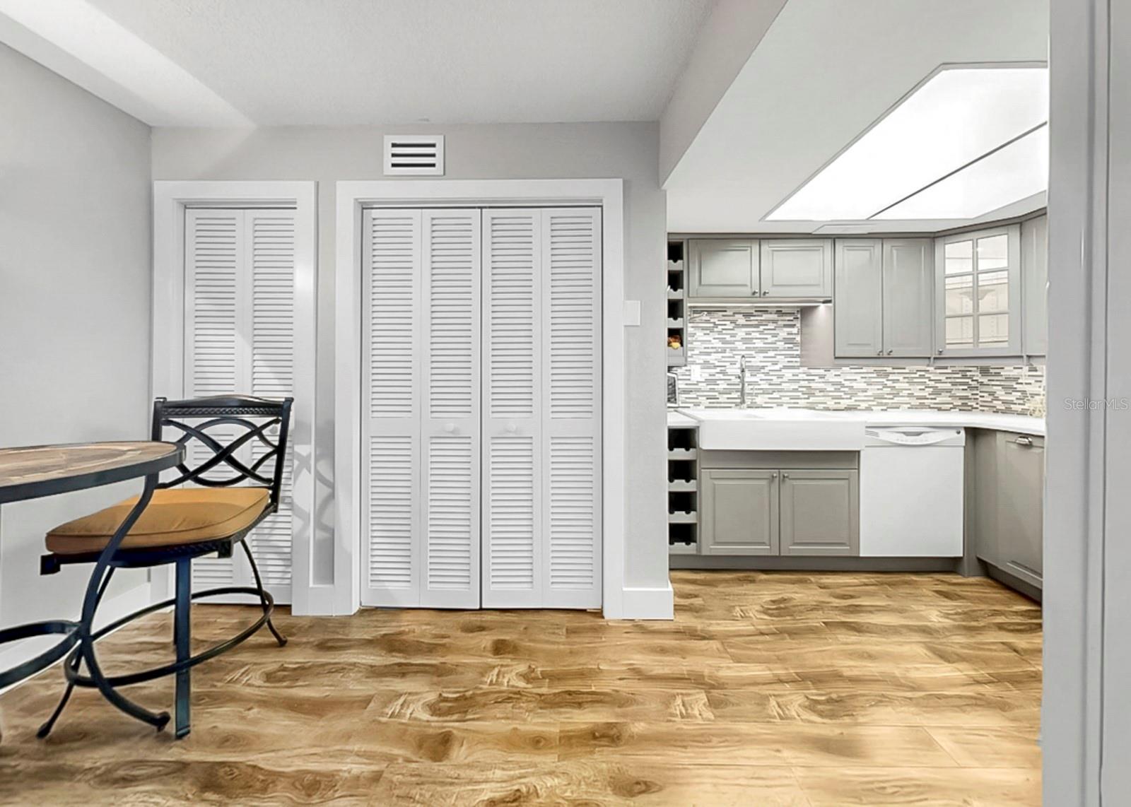 Image 21 of 41 For 6504 Surfside Boulevard 4