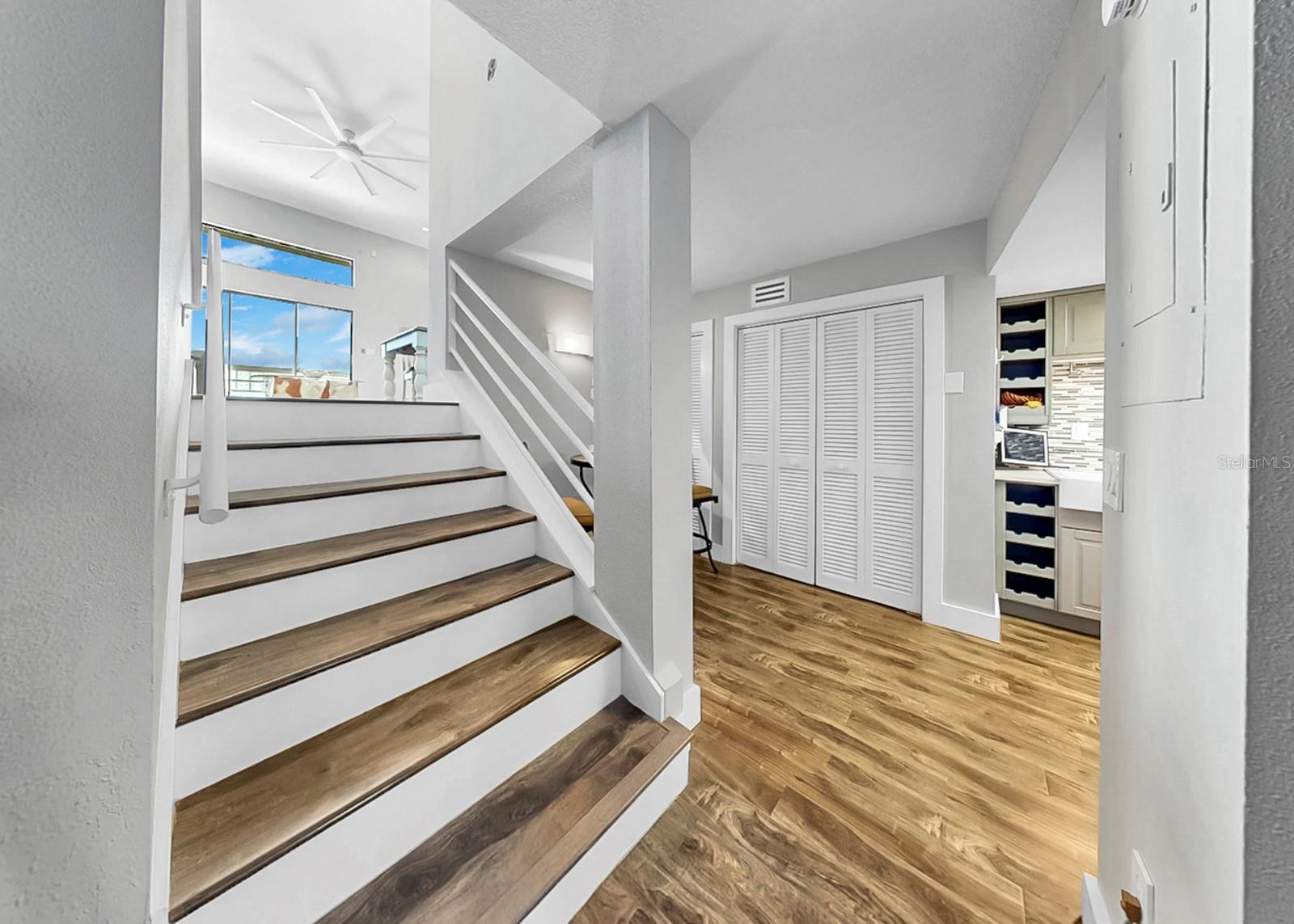 Image 23 of 41 For 6504 Surfside Boulevard 4