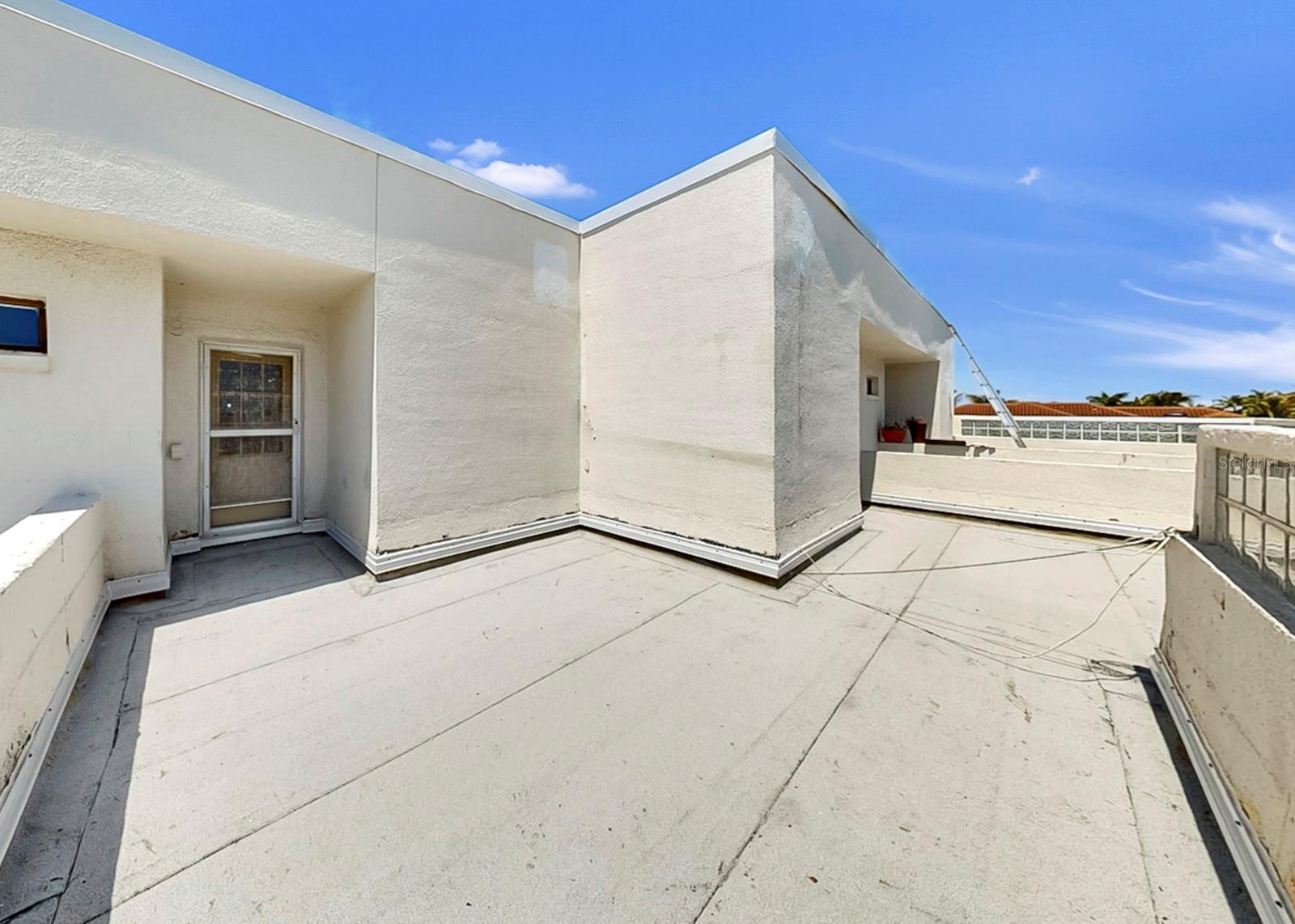 Image 34 of 41 For 6504 Surfside Boulevard 4