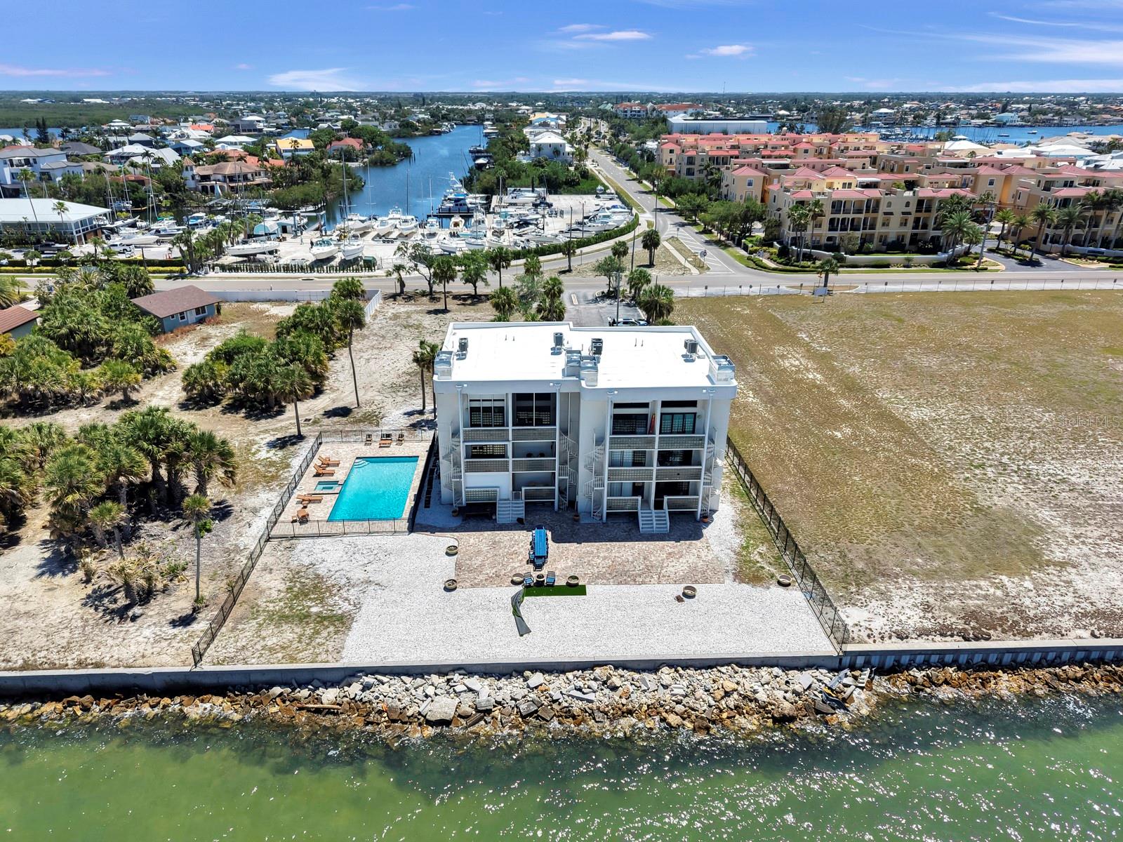 Image 35 of 41 For 6504 Surfside Boulevard 4