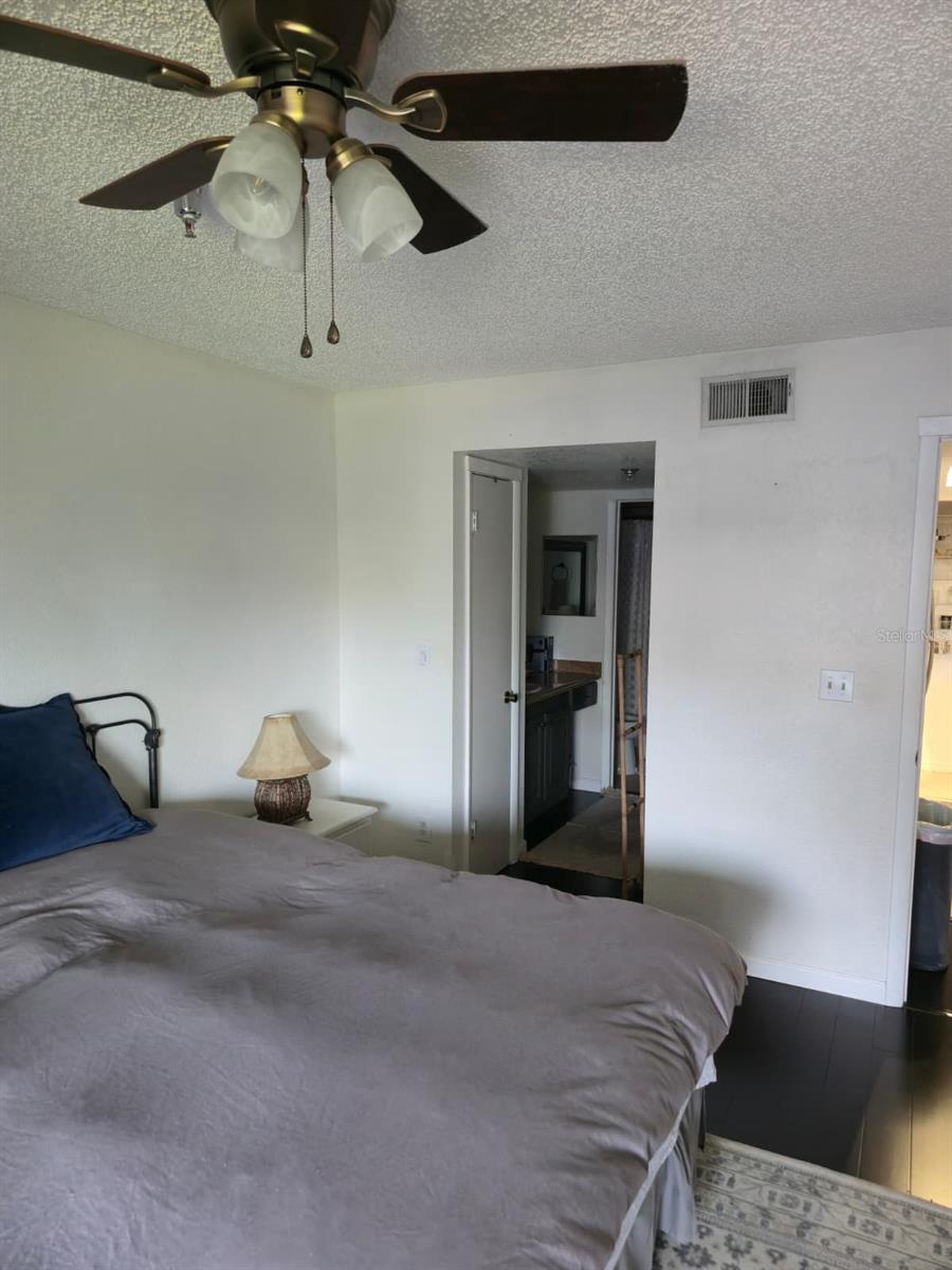 Image 16 of 31 For 10263 Gandy Boulevard N 606