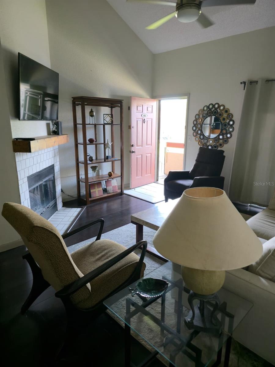 Image 3 of 31 For 10263 Gandy Boulevard N 606