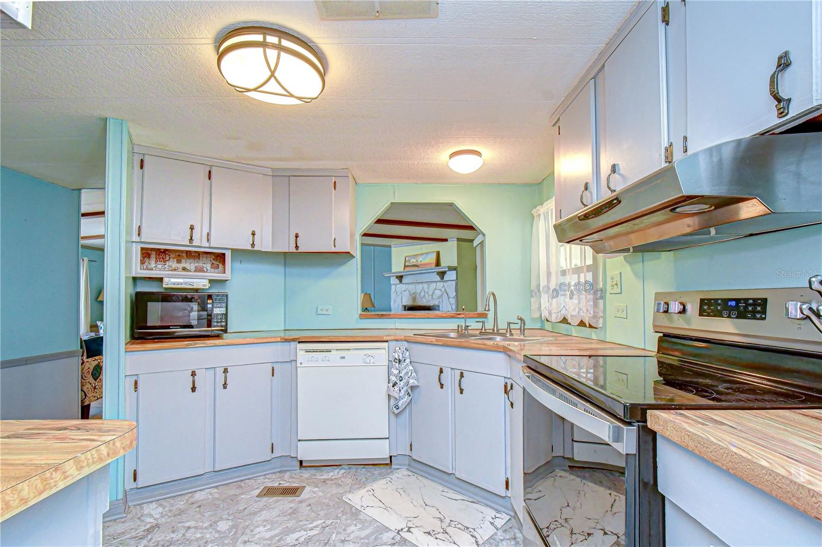 Image 5 of 47 For 3934 Sarah Drive