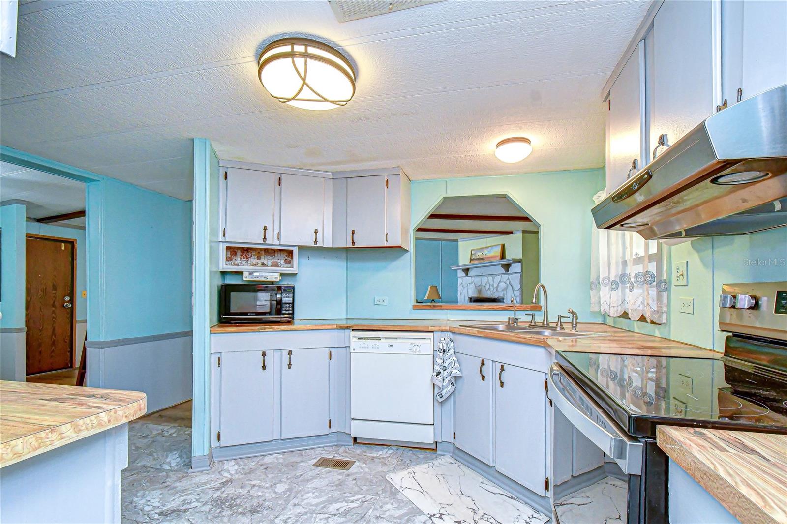 Image 6 of 47 For 3934 Sarah Drive