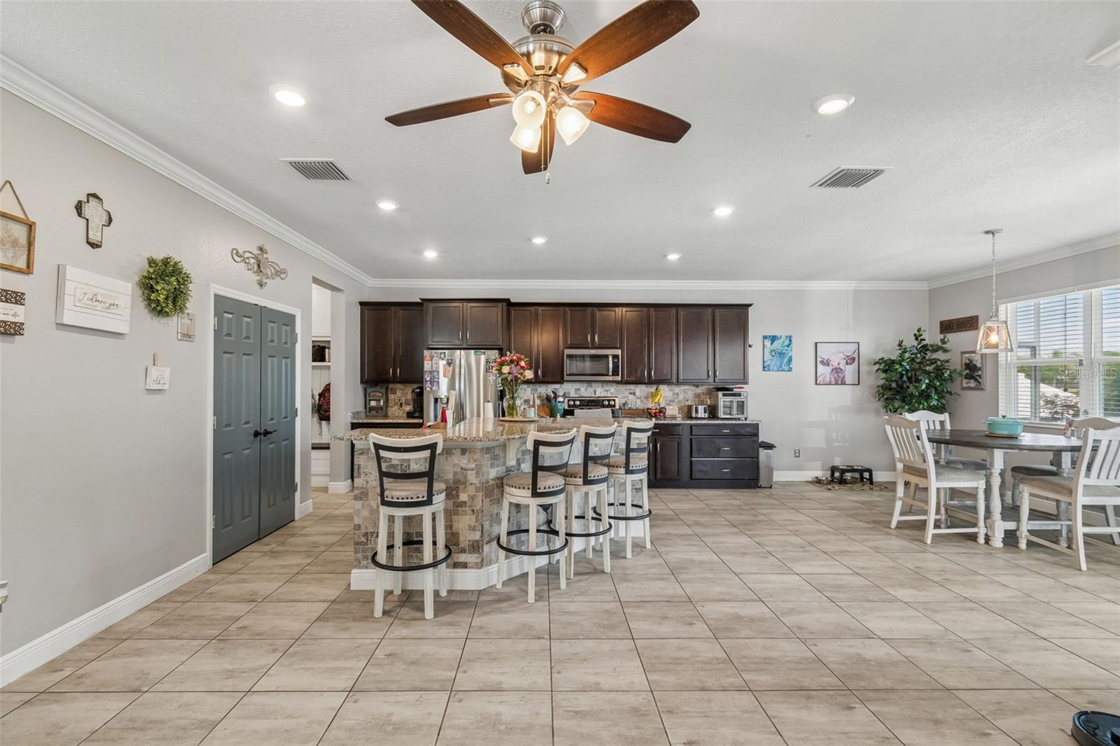 Image 24 of 100 For 12312 Lake Blvd