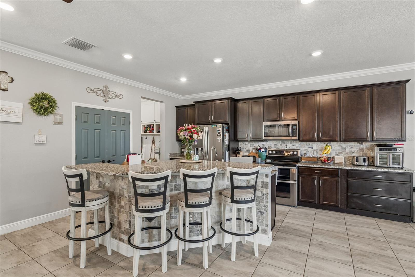 Image 25 of 100 For 12312 Lake Blvd