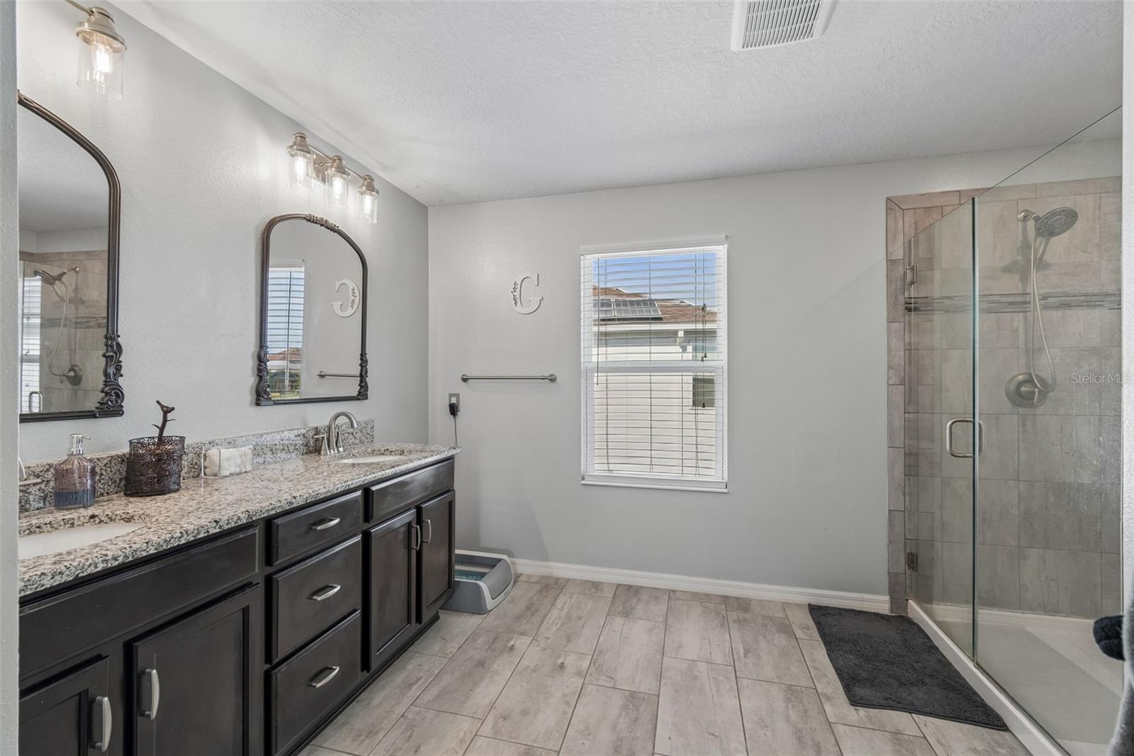 Image 58 of 100 For 12312 Lake Blvd