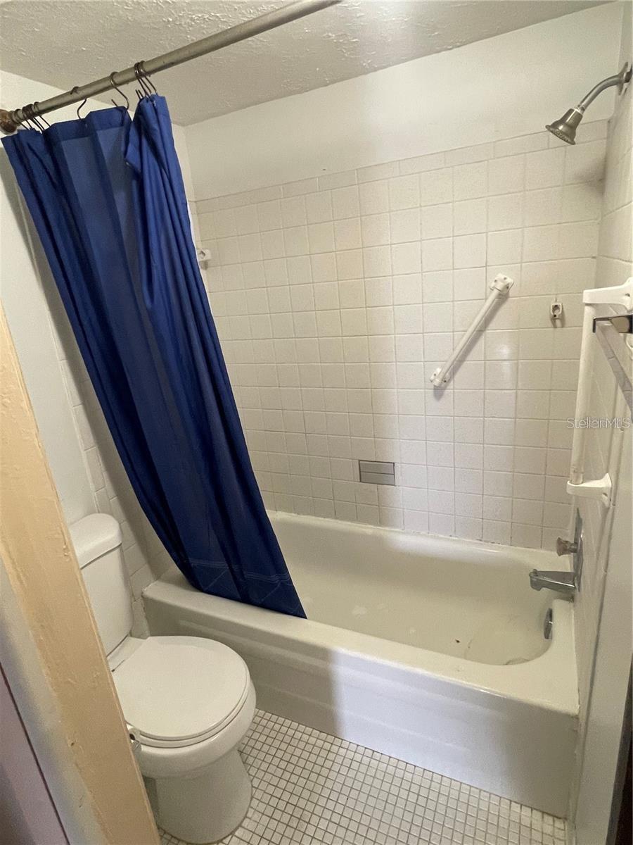 Listing photo id 9 for 1589 Greenlea Drive 3