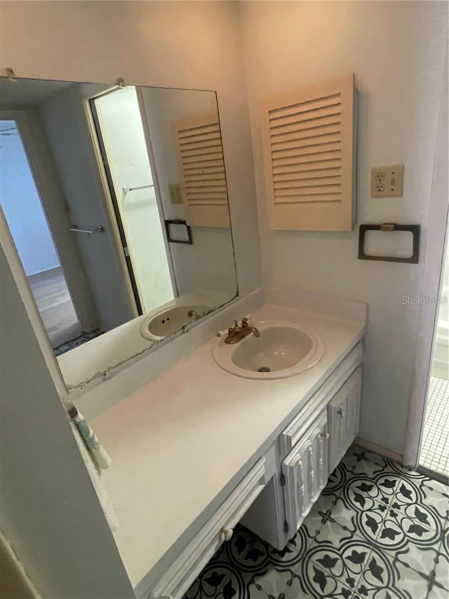 Listing photo id 10 for 1589 Greenlea Drive 3