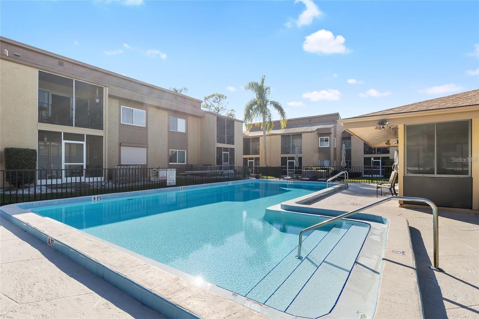 Listing photo id 3 for 1589 Greenlea Drive 3