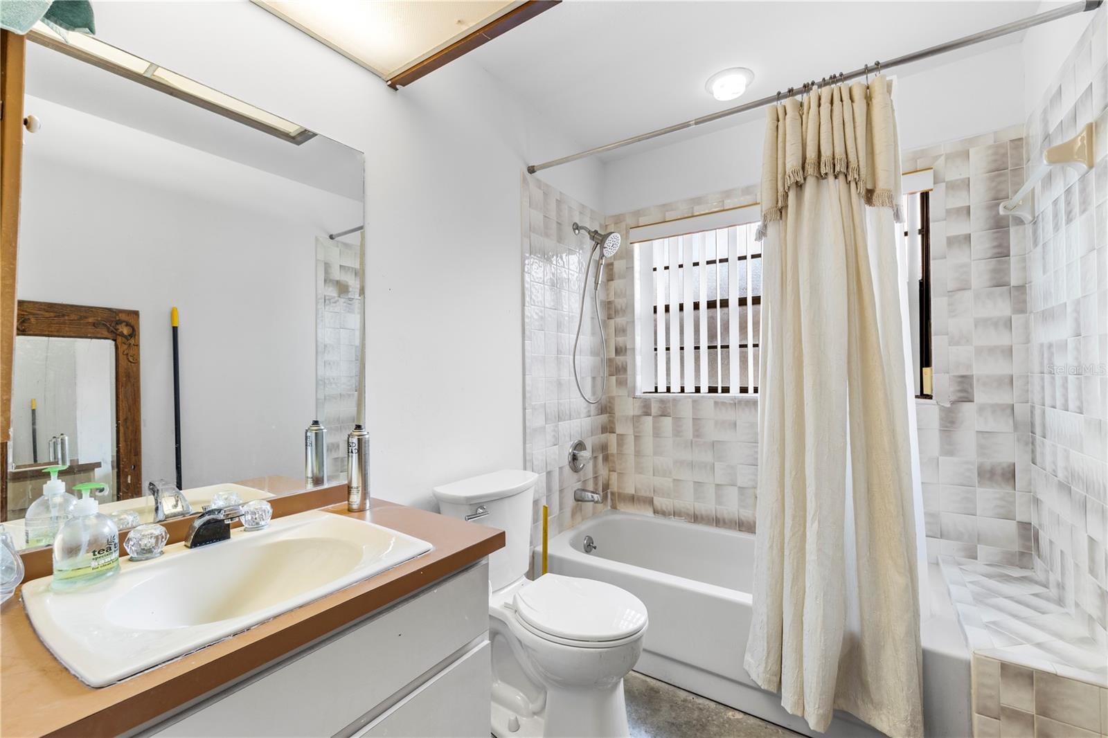 Image 22 of 57 For 2008 Sycamore Lane