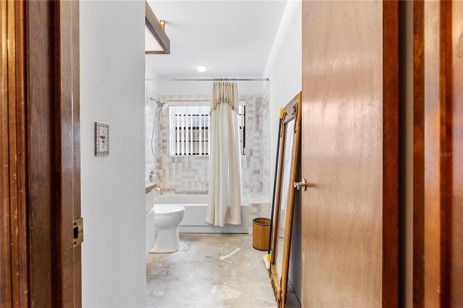 Image 23 of 57 For 2008 Sycamore Lane