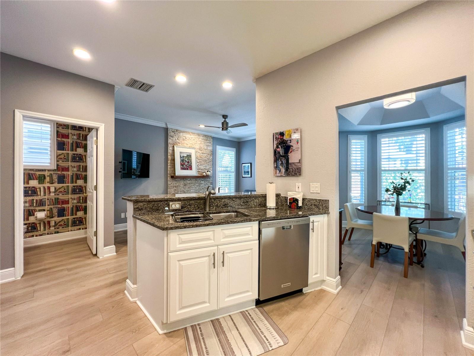 Image 5 of 76 For 350 2nd Street N 8