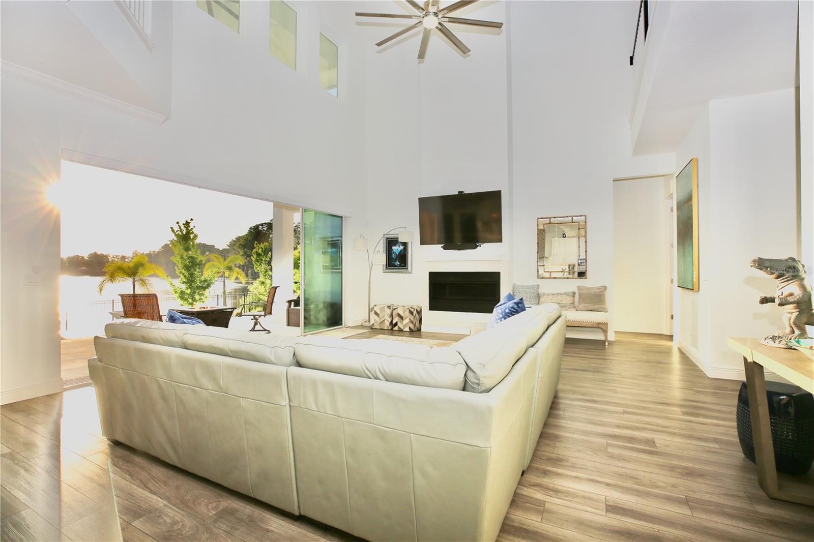 Image 14 of 63 For 17104 Crawley Road