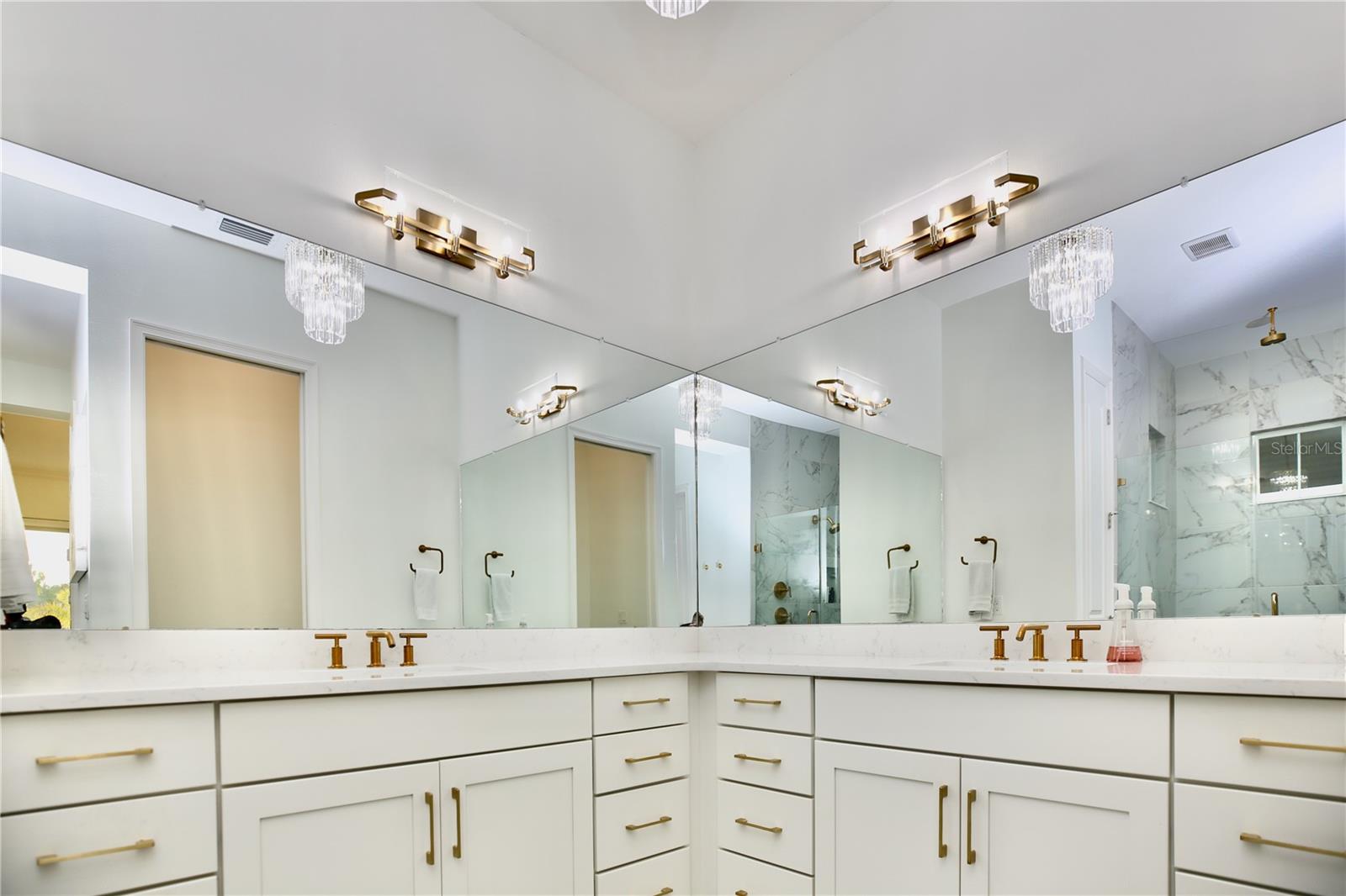 Image 20 of 63 For 17104 Crawley Road