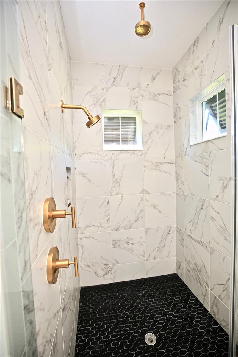 Image 21 of 63 For 17104 Crawley Road