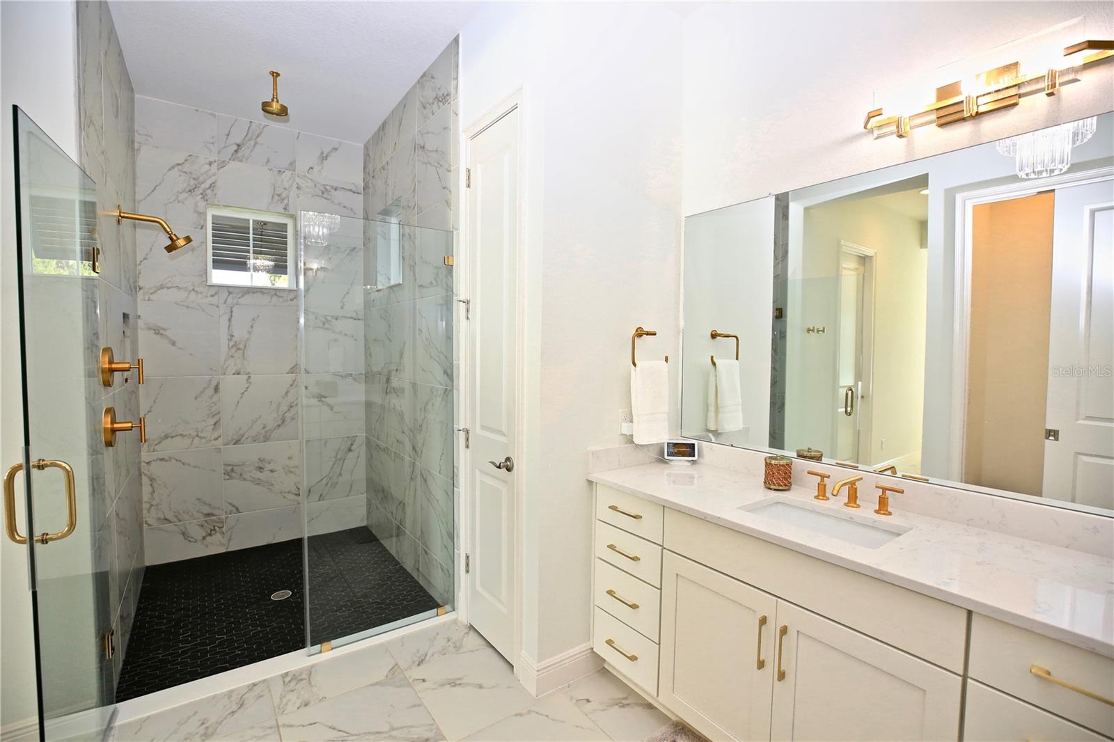 Image 22 of 63 For 17104 Crawley Road