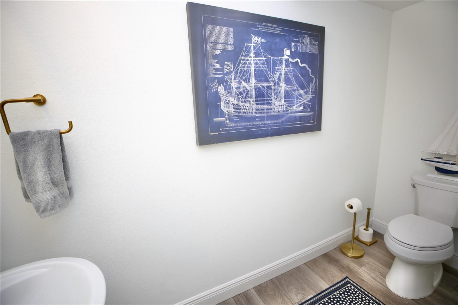 Image 24 of 63 For 17104 Crawley Road