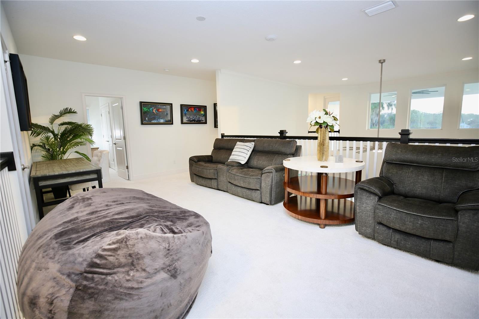 Image 34 of 63 For 17104 Crawley Road