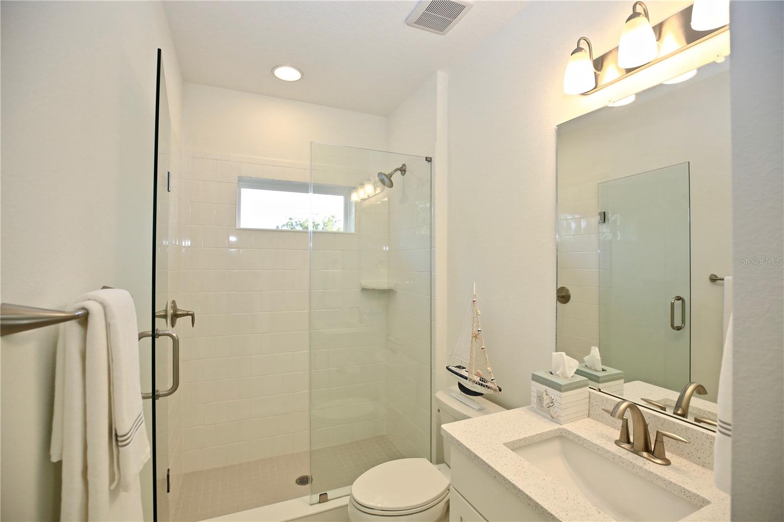 Image 41 of 63 For 17104 Crawley Road