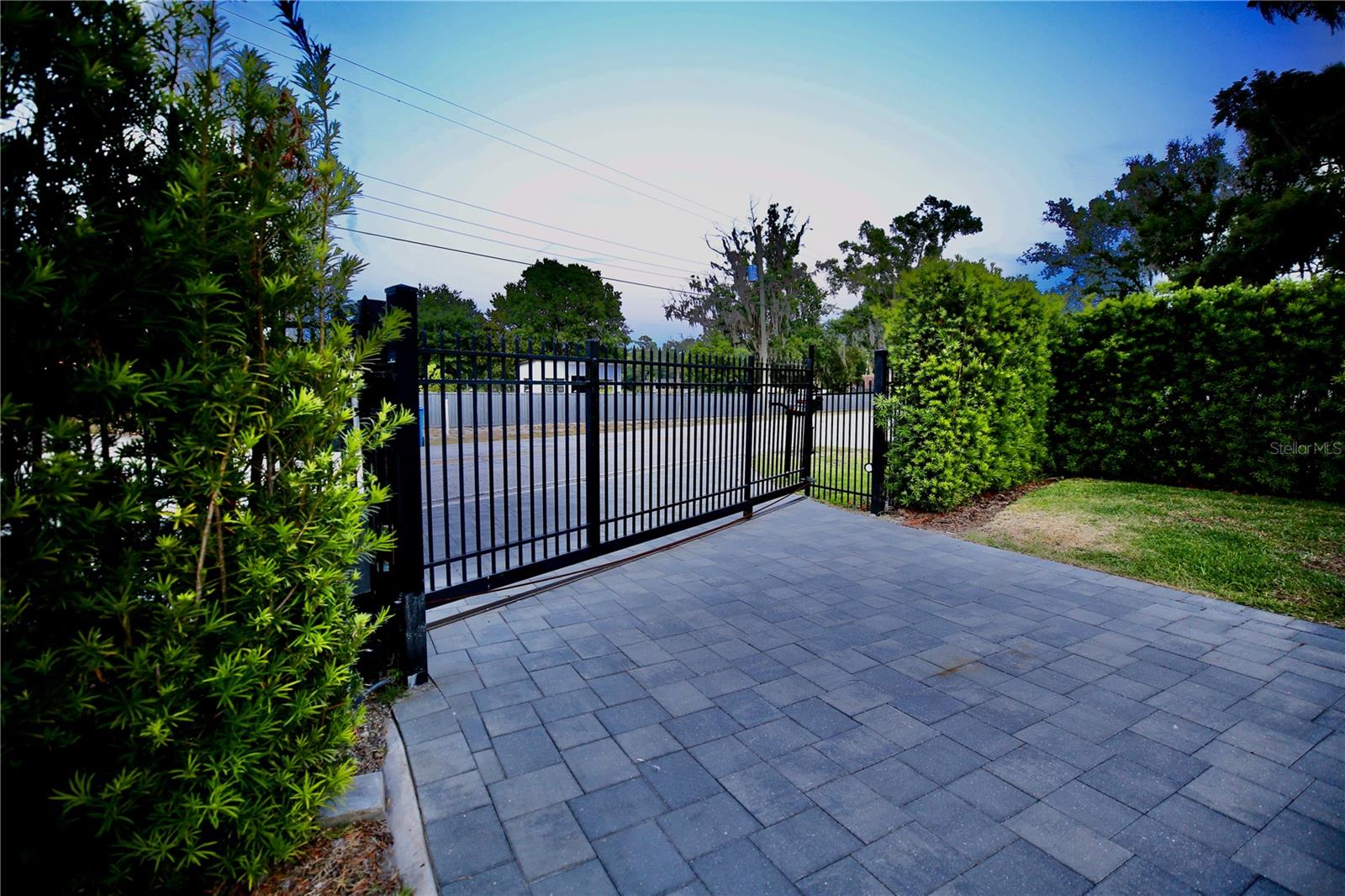 Image 58 of 63 For 17104 Crawley Road