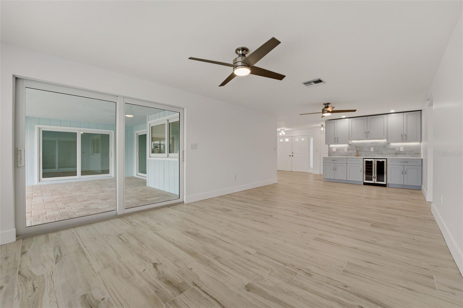 Image 14 of 39 For 548 Belvedere Court