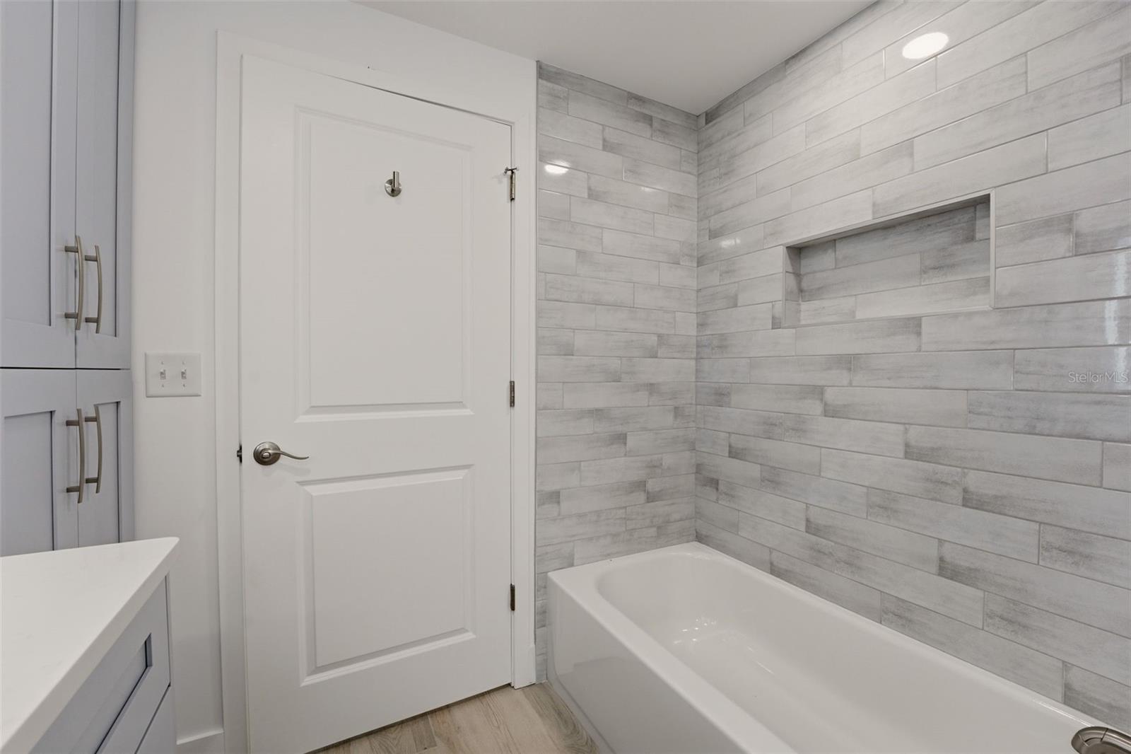 Image 25 of 39 For 548 Belvedere Court