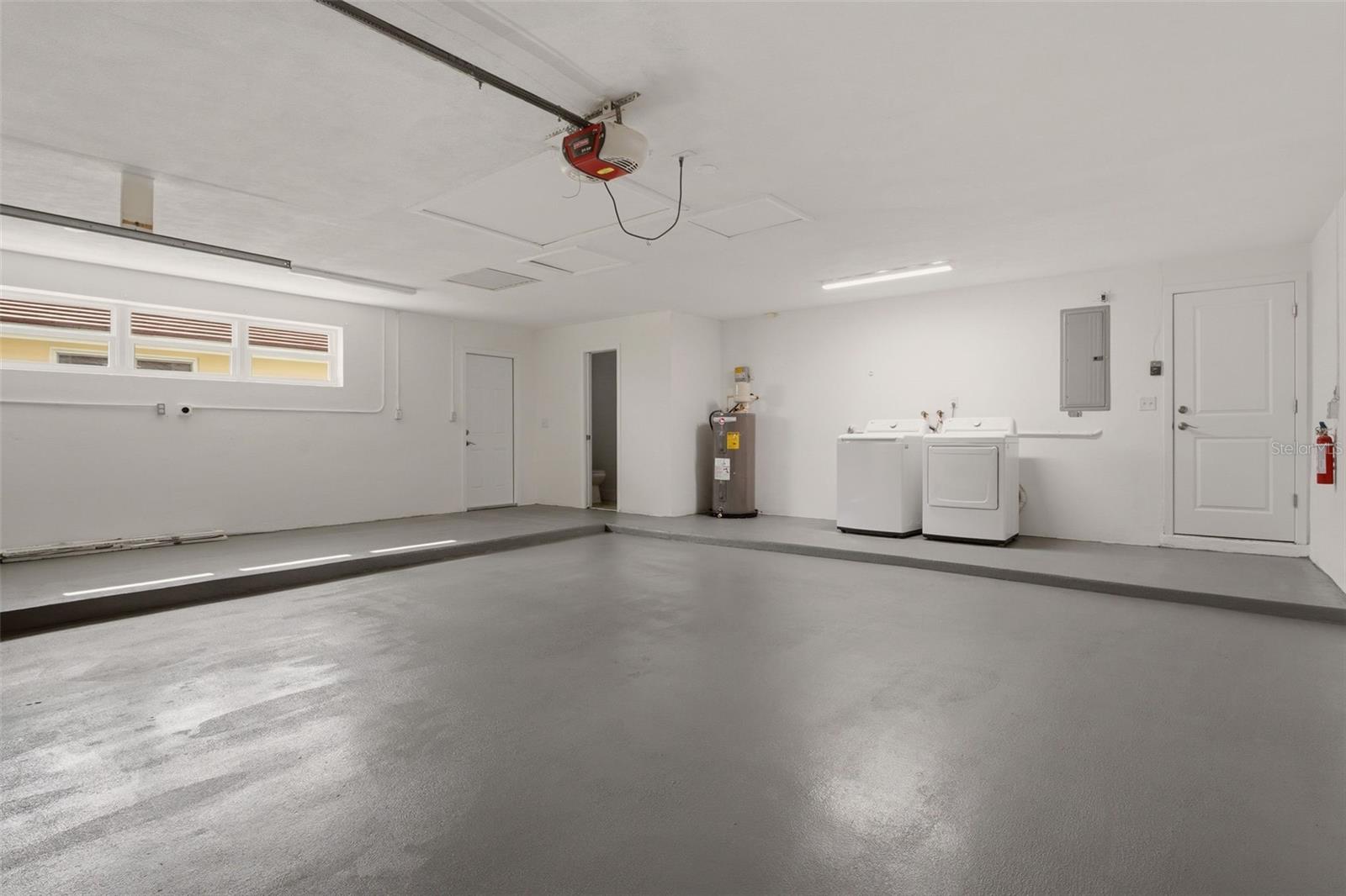 Image 30 of 39 For 548 Belvedere Court