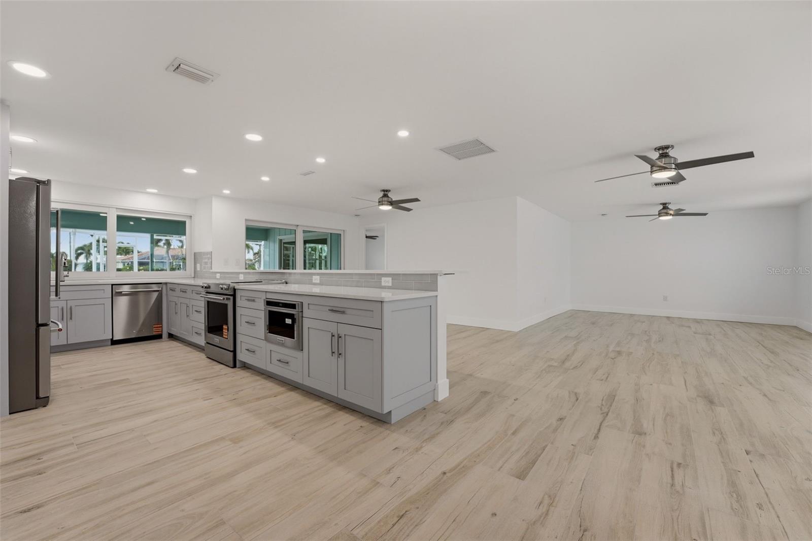 Image 6 of 39 For 548 Belvedere Court