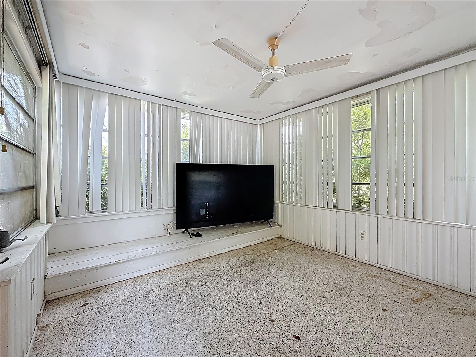 Image 19 of 46 For 1799 Suffolk Drive