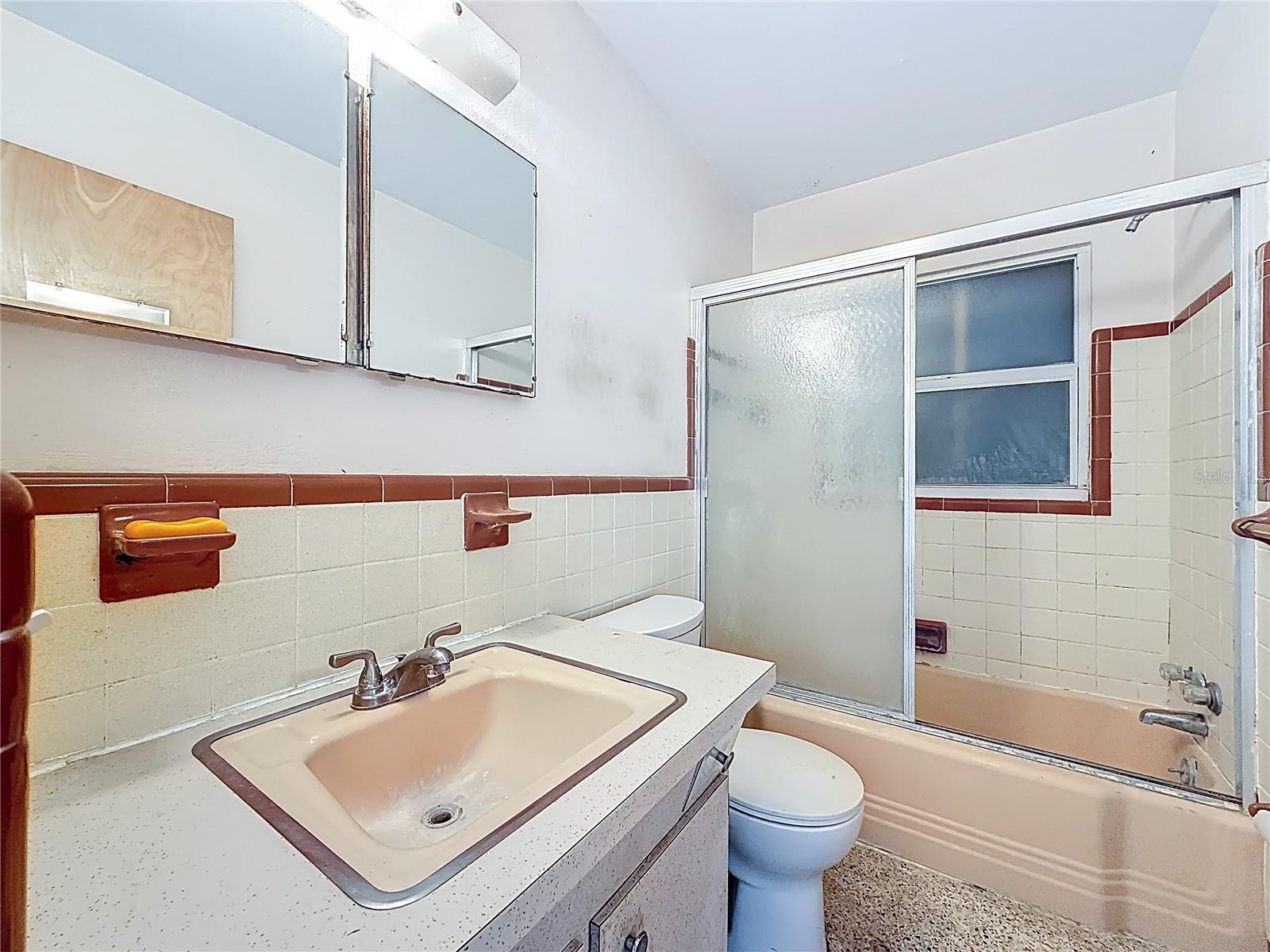 Image 27 of 46 For 1799 Suffolk Drive