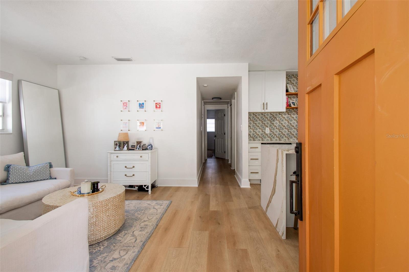 Listing photo id 13 for 3320 Iowa Avenue