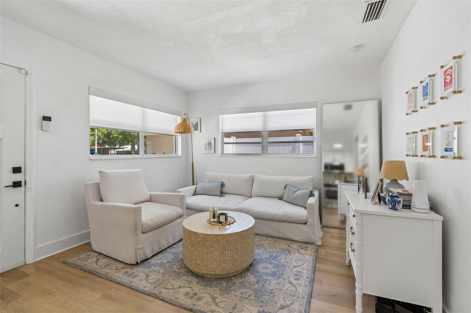 Listing photo id 16 for 3320 Iowa Avenue