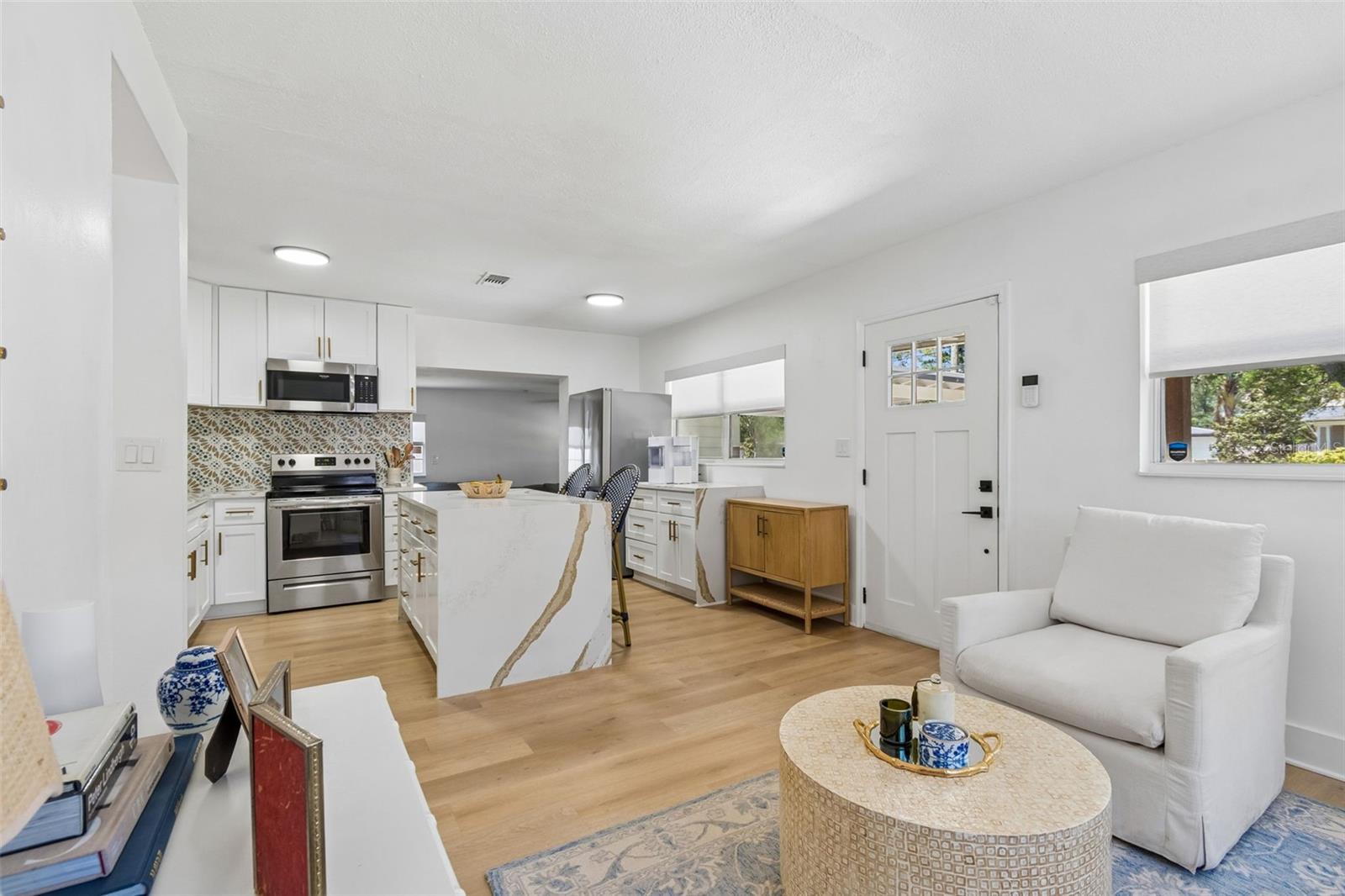 Listing photo id 17 for 3320 Iowa Avenue