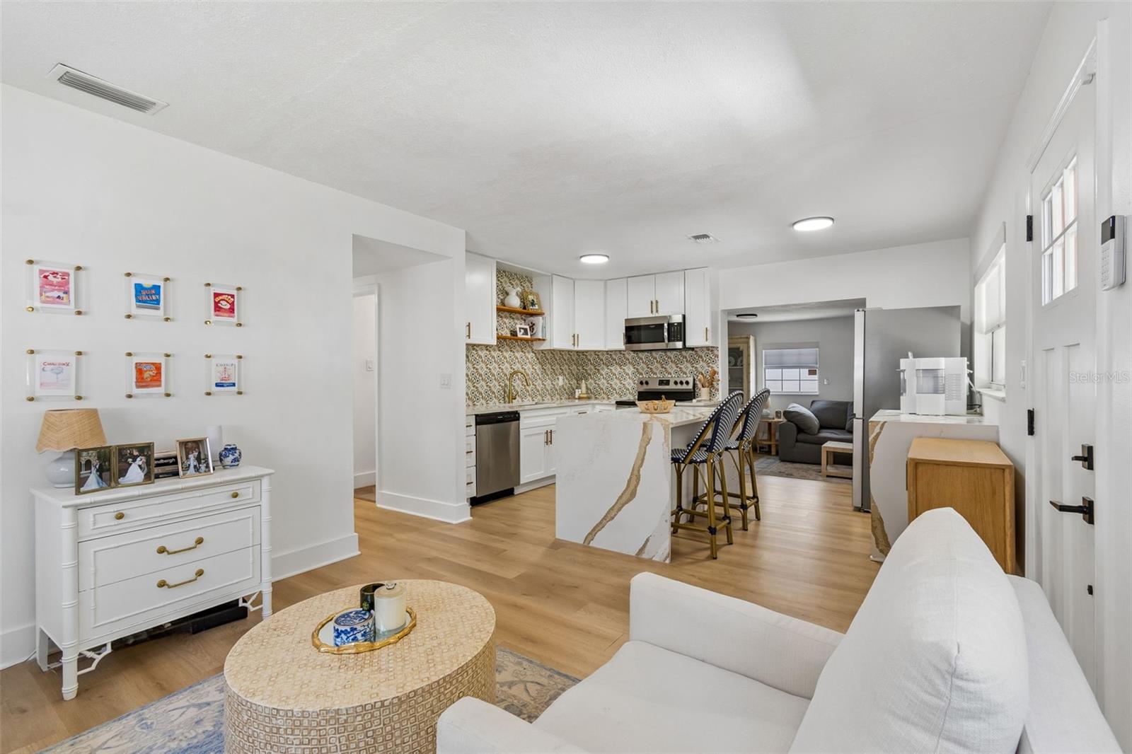 Listing photo id 18 for 3320 Iowa Avenue