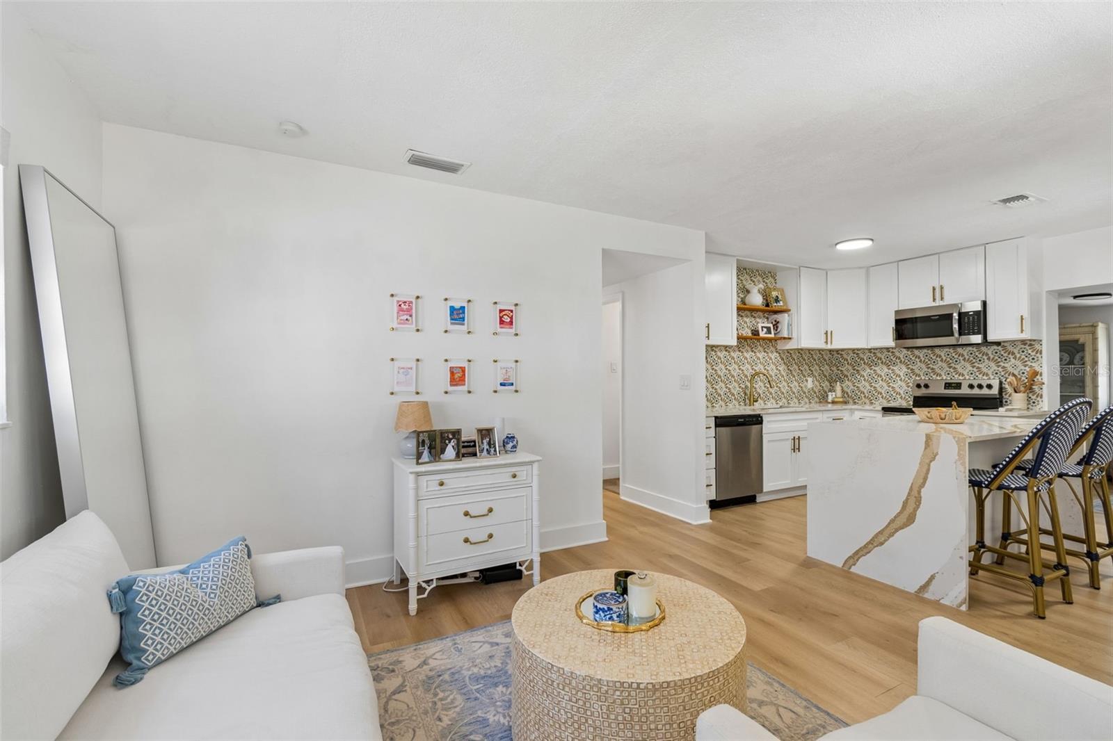 Listing photo id 19 for 3320 Iowa Avenue