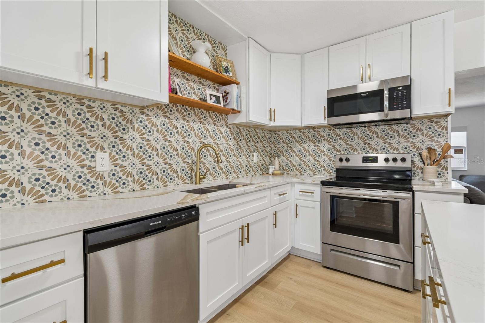 Listing photo id 22 for 3320 Iowa Avenue