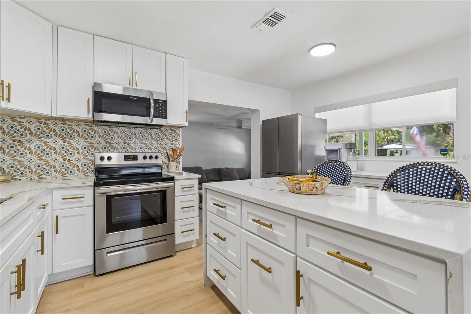 Listing photo id 23 for 3320 Iowa Avenue